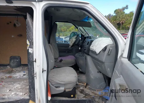 2010 Ford E-150 Commercial/Recreational z USA, uszkodzony, nr VIN 1FTNE1EW2ADA91342